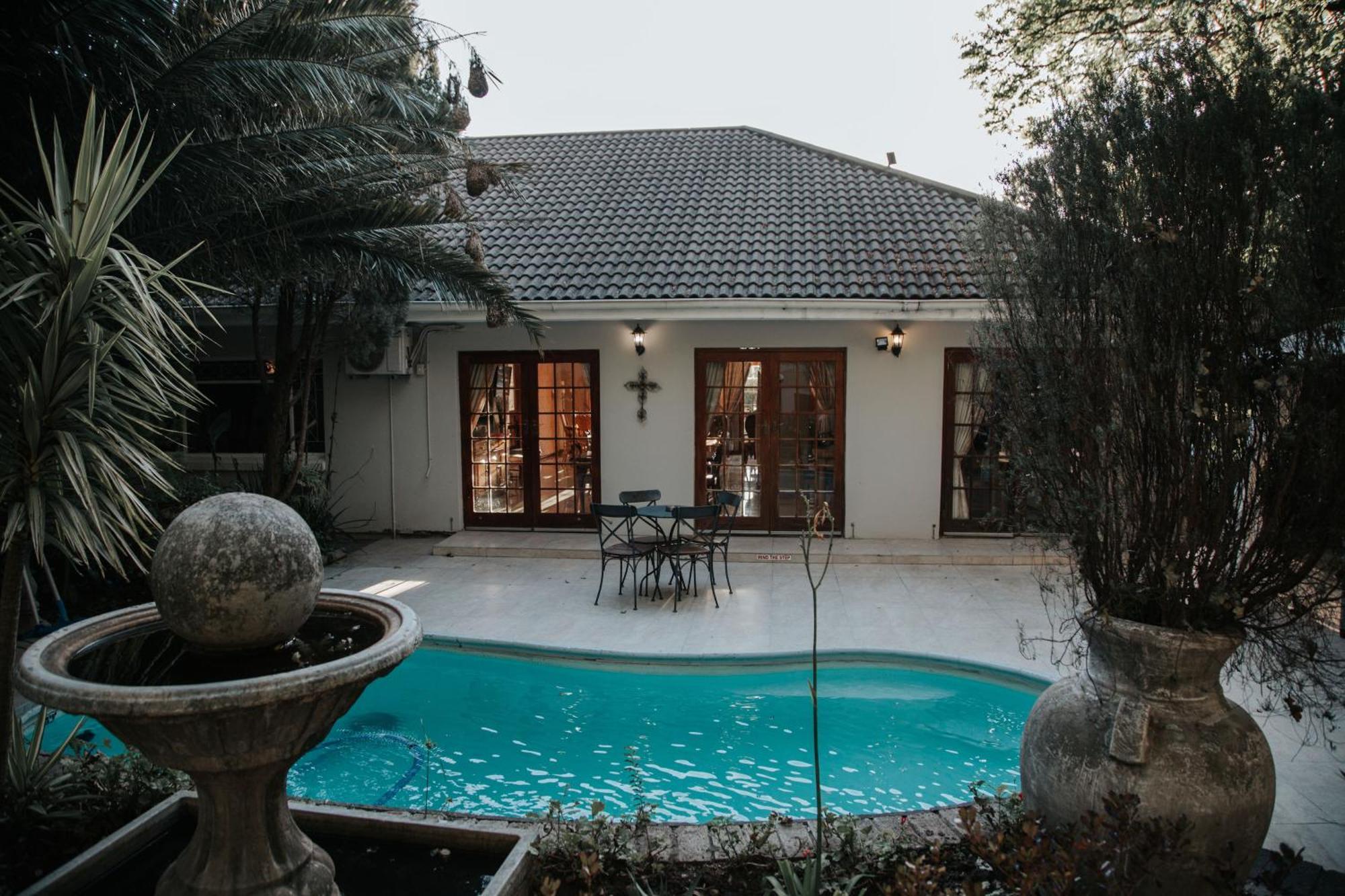 The Symphony Guest House Queenstown Bagian luar foto