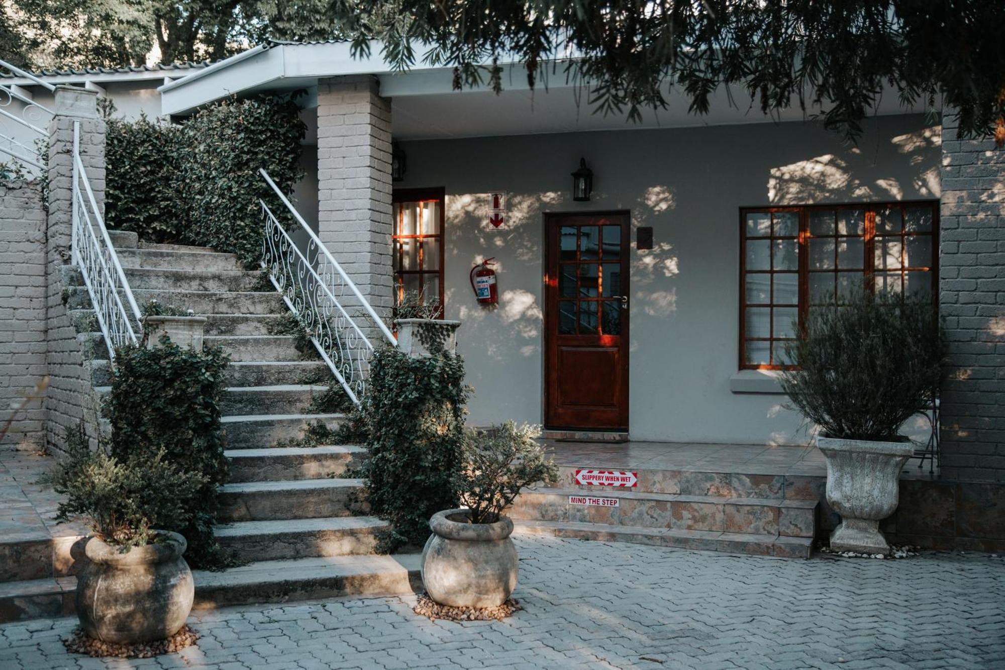 The Symphony Guest House Queenstown Bagian luar foto
