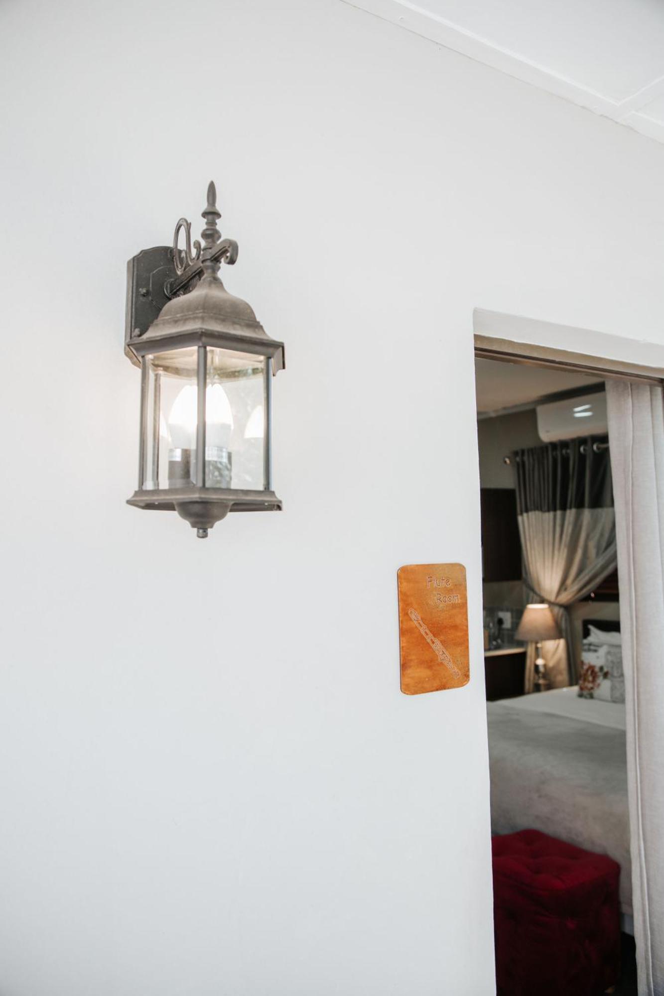 The Symphony Guest House Queenstown Bagian luar foto